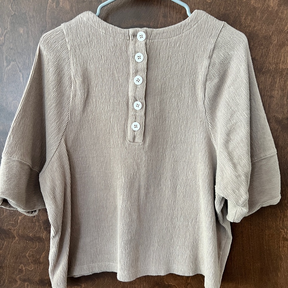 Madewell Textured Button Back Top - Picture 3 of 3